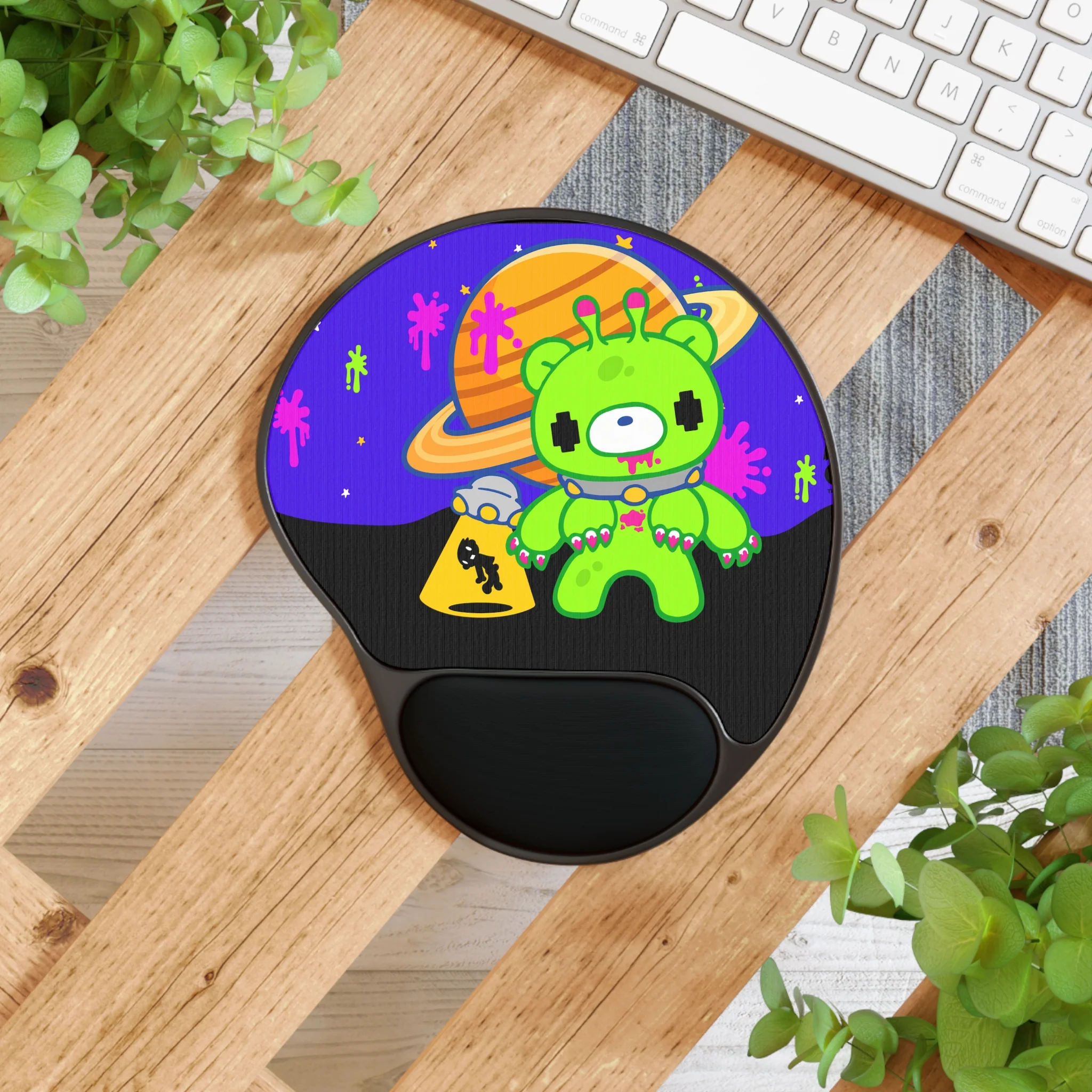 Gloomy Alien Mouse Pad With Wrist Rest - Image 4